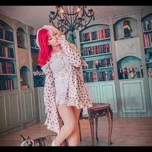 Meet your Posher, Elvia